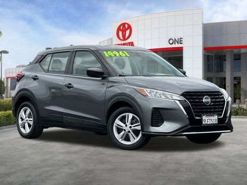 Used 2021 Nissan Kicks S FWD image 2