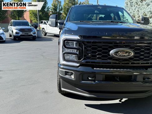Used 2025 Ford F350 Lariat w/ Black Appearance Package image 14