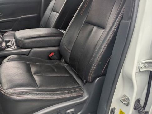 Used 2022 Nissan Titan PRO-4X w/ Pro-4x Convenience Package image 15