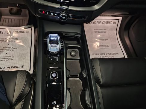 Certified 2024 Volvo XC60 B5 Ultimate w/ Climate Package AWD/4WD image 22