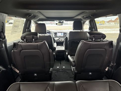 New 2026 Chrysler Pacifica Limited image 27