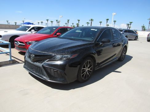 Used 2022 Toyota Camry SE w/ Carpet Mat Package (TMS) FWD image 1