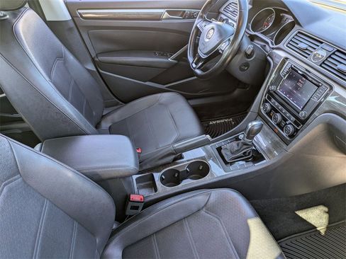 Used 2017 Volkswagen Passat 1.8T SE image 36
