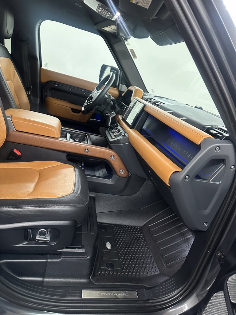 Used 2024 Land Rover Defender 130 X-Dynamic SE AWD/4WD image 41