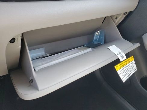 Certified 2025 Hyundai Venue SEL image 33