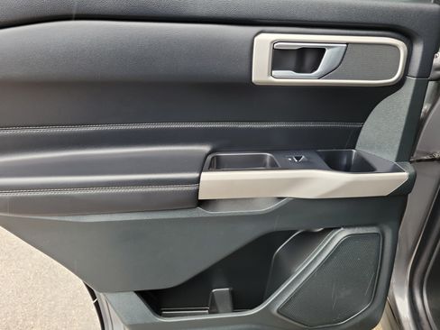 Certified 2024 Ford Explorer XLT RWD image 30
