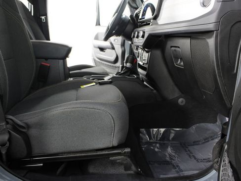 Used 2025 Jeep Wrangler Unlimited Sahara w/ Safety Group AWD/4WD image 19