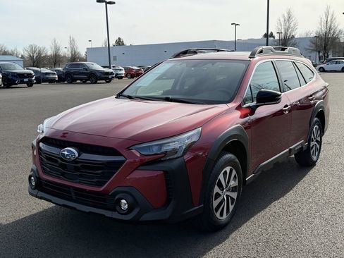 Used 2025 Subaru Outback Premium image 4