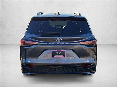 Used 2021 Toyota Sienna XSE w/ XSE Plus Package image 7