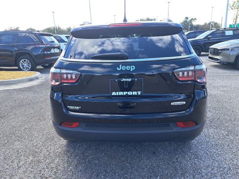 Used 2020 Jeep Compass Latitude w/ Popular Equipment Group image 5