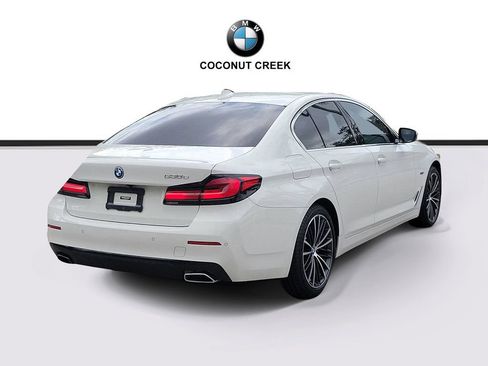 Used 2023 BMW 530e xDrive w/ Premium Package AWD/4WD image 4