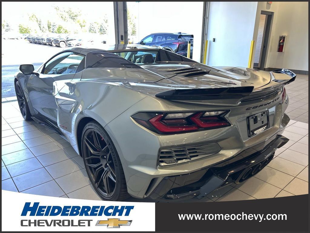 Used 2023 Chevrolet Corvette Z06 w/ Stealth Interior Trim Package RWD image 5