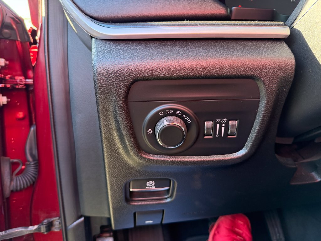 Used 2023 Jeep Grand Cherokee Altitude AWD/4WD image 14