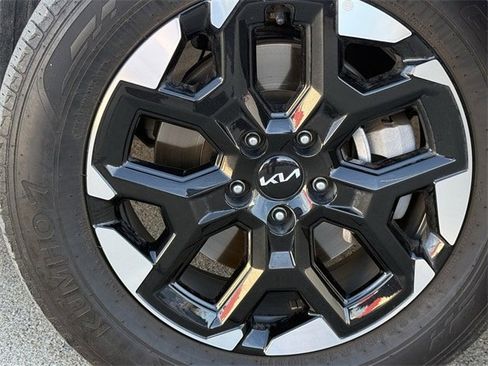 Used 2024 Kia Sorento S image 9