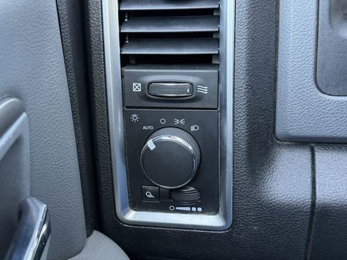 Used 2019 RAM 1500 Classic SLT RWD image 11