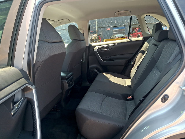 Certified 2022 Toyota RAV4 XLE AWD/4WD image 6