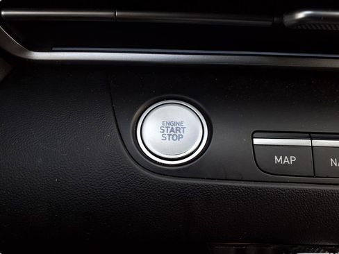 Used 2025 Hyundai Elantra SEL FWD image 8