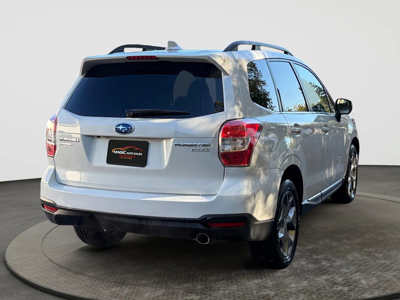 Used 2016 Subaru Forester 2.5i Touring w/ Eyesight & Navigation System AWD/4WD image 10