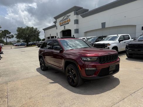 Used 2025 Jeep Grand Cherokee Limited w/ Black Appearance Package AWD/4WD image 43