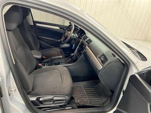 Used 2016 Volkswagen Passat 1.8T S image 21