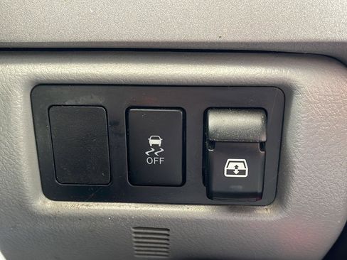 Used 2011 Toyota Tundra 4x4 CrewMax w/ TRD Off-Road Pkg image 25