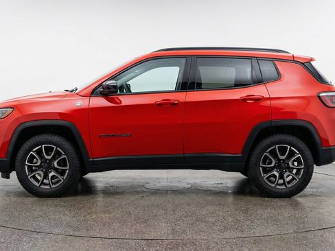 Used 2025 Jeep Compass Trailhawk AWD/4WD image 5