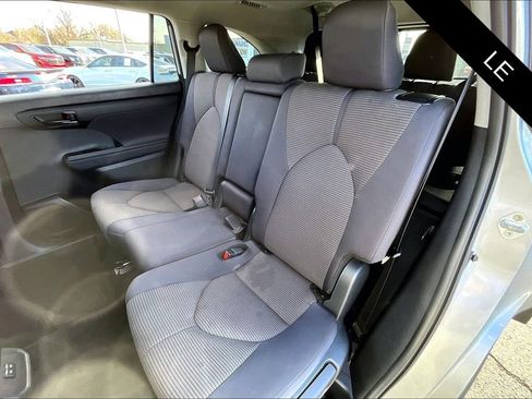 Used 2024 Toyota Highlander LE image 21