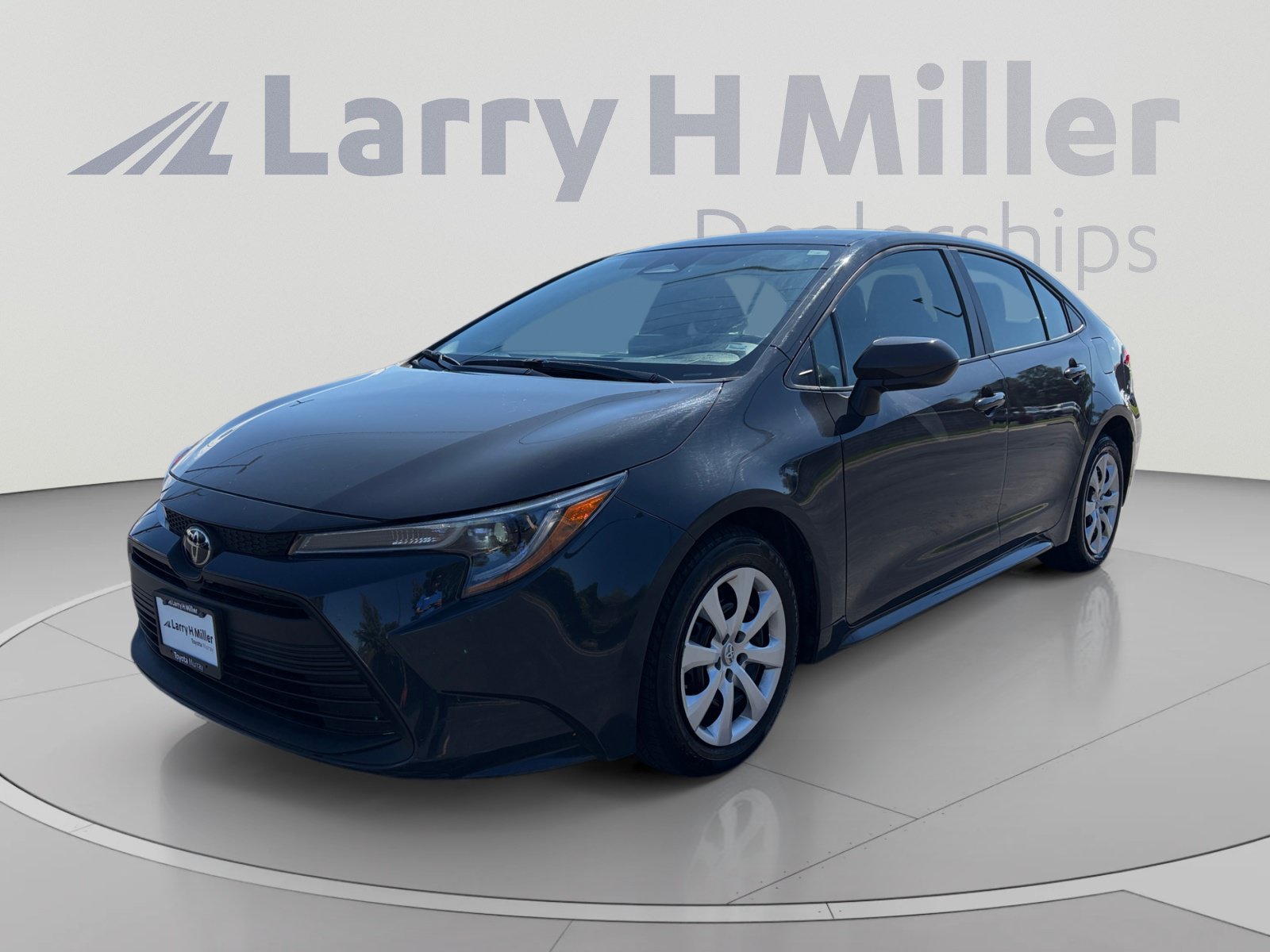 Certified 2025 Toyota Corolla LE FWD image 1