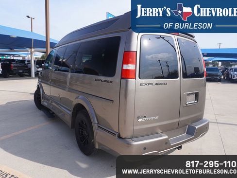 Used 2023 Chevrolet Express 2500 image 4