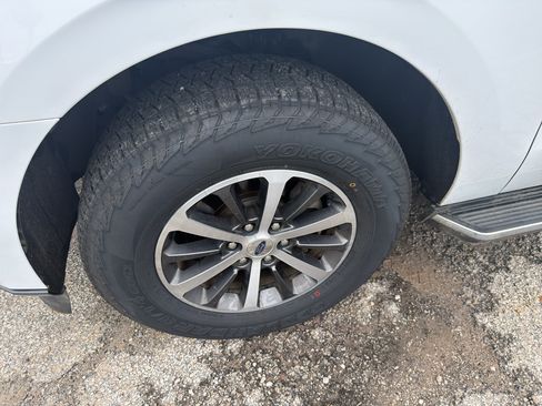 Used 2018 Ford Expedition XLT w/ Equipment Group 202A RWD image 22