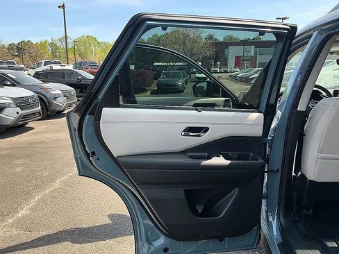 New 2026 Nissan Pathfinder SL image 21