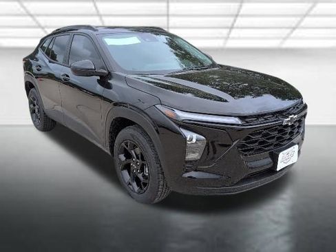 New 2026 Chevrolet Trax LT w/ Driver Confidence Package FWD image 1