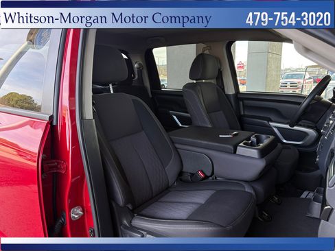 Used 2022 Nissan Titan SV image 31