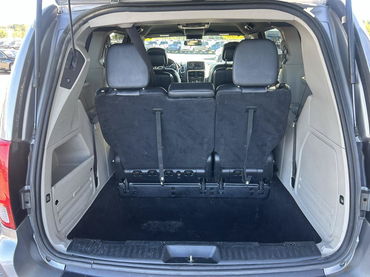 Used 2016 Dodge Grand Caravan SXT FWD image 16