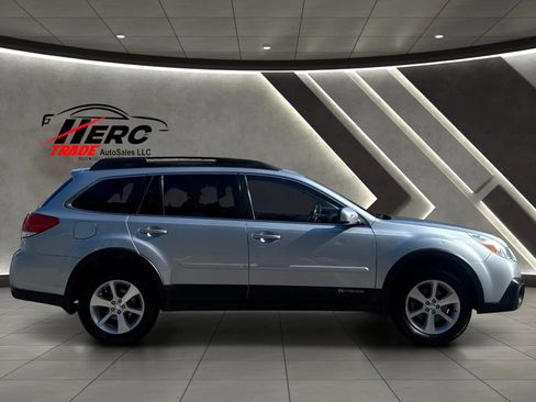 Used 2014 Subaru Outback 3.6R Limited w/ Moonroof Package AWD/4WD image 2