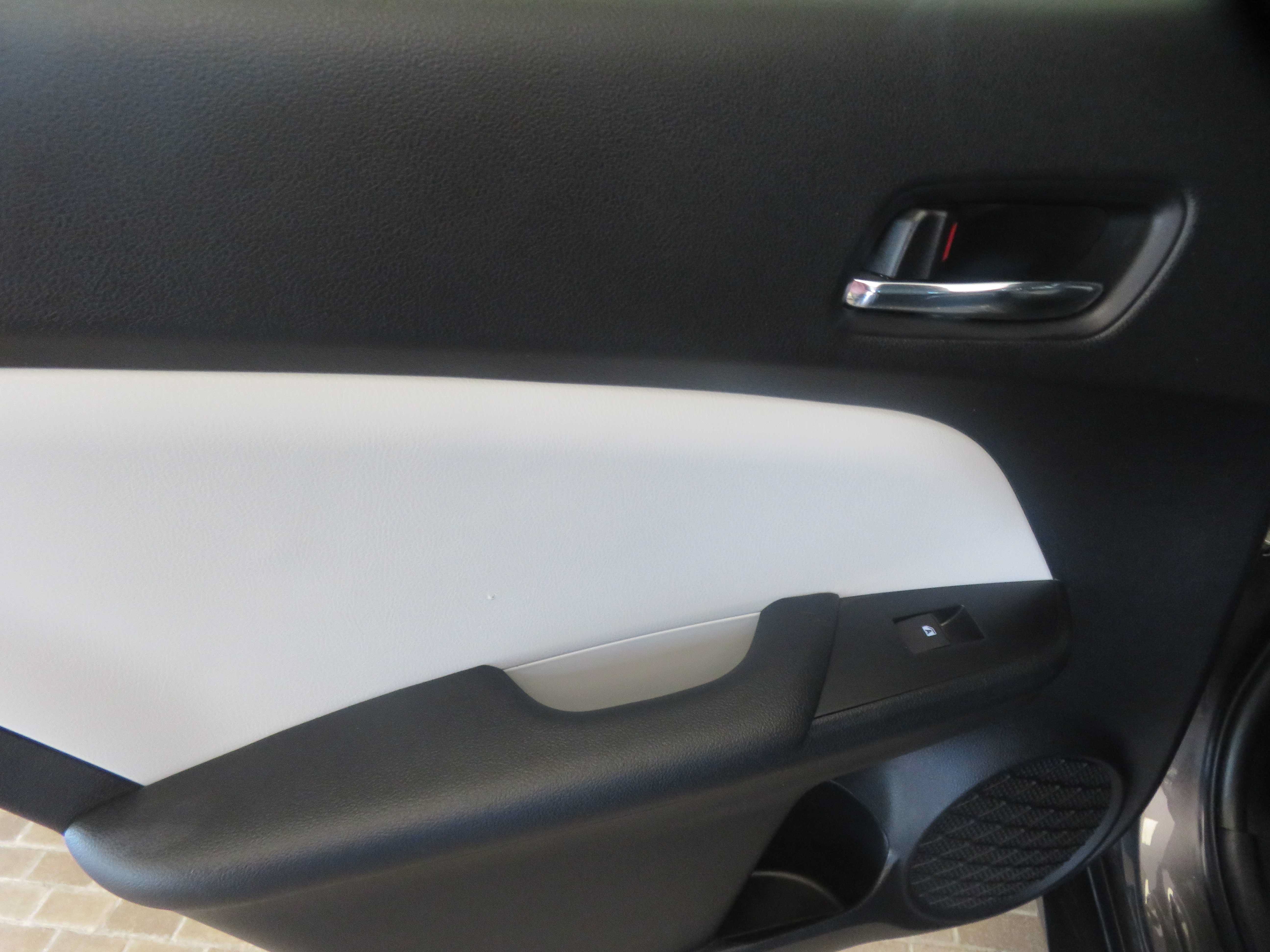 Used 2018 Toyota Prius Prime Premium FWD image 17