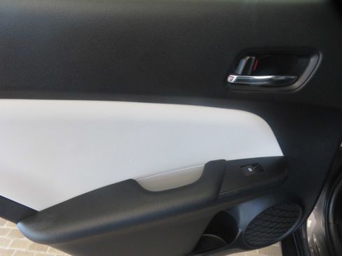 Used 2018 Toyota Prius Prime Premium FWD image 17