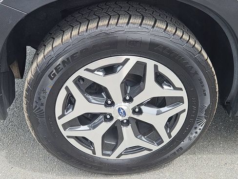 Used 2024 Subaru Forester Premium AWD/4WD image 9