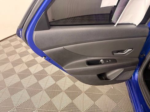 Used 2023 Hyundai Elantra SEL w/ Convenience Package FWD image 18