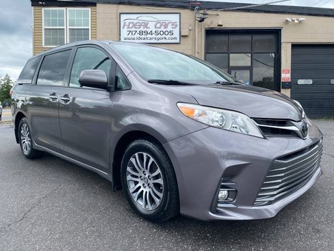 Used 2020 Toyota Sienna XLE FWD image 36
