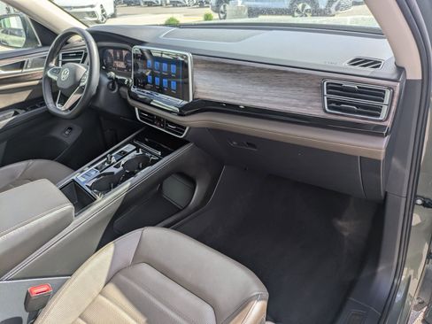 Certified 2025 Volkswagen Atlas SEL AWD/4WD image 37