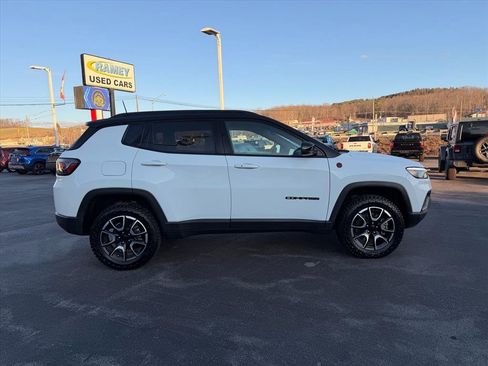 Used 2024 Jeep Compass Trailhawk w/ Trailhawk Elite Group image 3