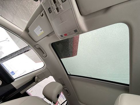 Used 2018 Volkswagen Tiguan SEL w/ 3rd Row Seat Package image 24