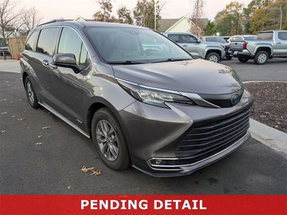 Used 2021 Toyota Sienna XLE