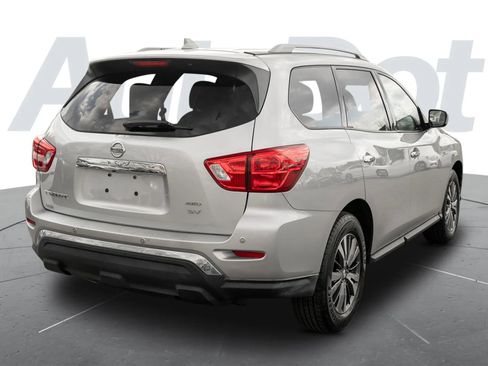 Used 2019 Nissan Pathfinder SV image 3