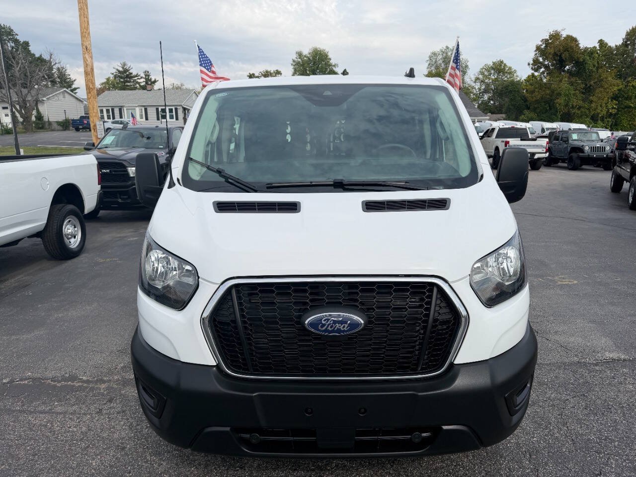 Used 2025 Ford Transit 250 Low Roof w/ Exterior Upgrade Package RWD image 3