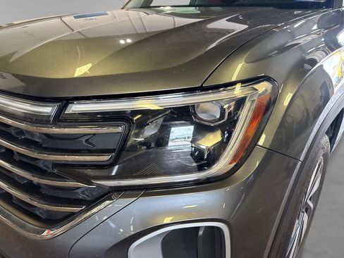 Used 2025 Volkswagen Atlas SE AWD/4WD image 19