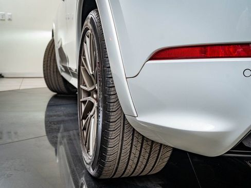 Certified 2023 Porsche Cayenne Platinum Edition image 44