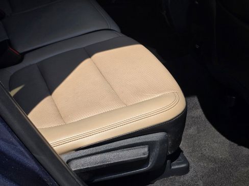Used 2020 Ford Escape Titanium w/ Titanium Premium Package 2.0 image 11