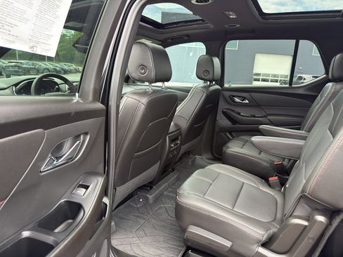 Used 2023 Chevrolet Traverse RS w/ LPO, Floor Liner Package AWD/4WD image 31